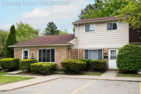 1357 Laurel Valley Dr, Waterford, MI 48327