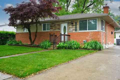 36923 Ledgestone St, Clinton Township, MI 48035