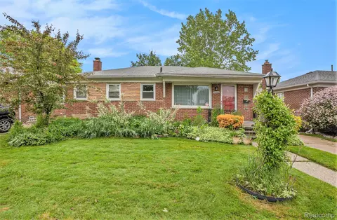 25895 Koontz St, Roseville, MI 48066