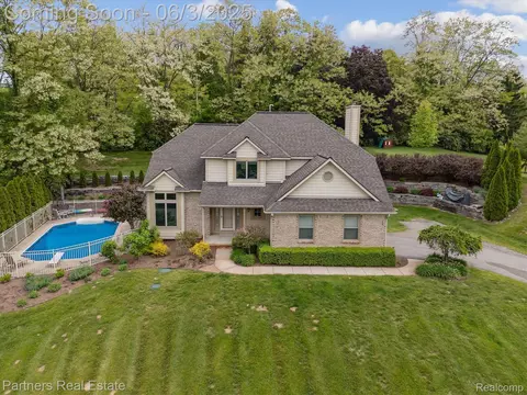 7973 Hillside Lakes Dr, Brighton, MI 48116
