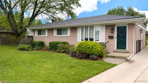 20524 Pleasant St, Saint Clair Shores, MI 48080