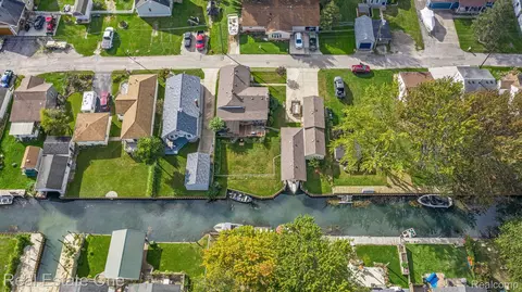138 Island Ct, Algonac, MI 48001