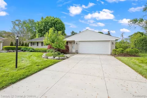 24018 Glen Ridge Ct, Novi, MI 48375