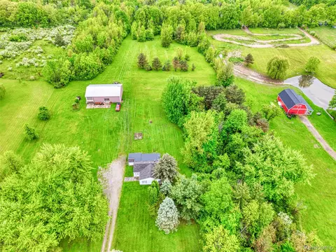 10430 Lippincott Blvd, Davison, MI 48423