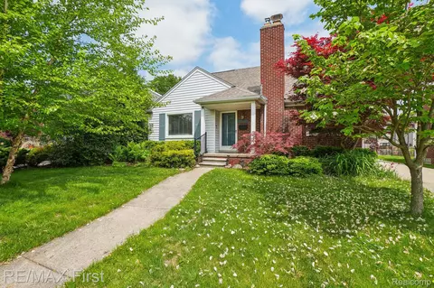2681 Buckingham Ave, Birmingham, MI 48009