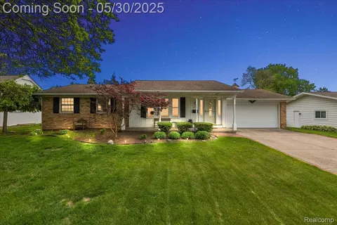 7188 Vicksburg Cir, Shelby Township, MI 48317