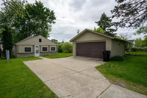 26640 Pattow St, Roseville, MI 48066