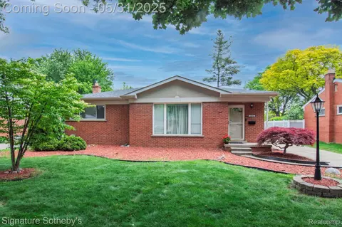 14226 Deering St, Livonia, MI 48154