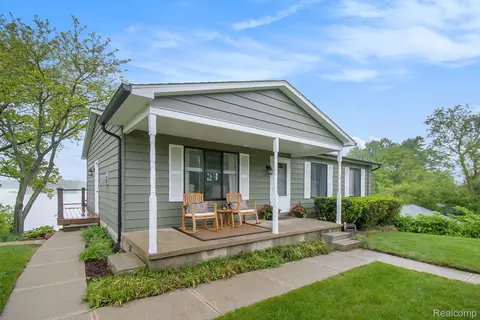 4521 Harp Dr, Fenton, MI 48451