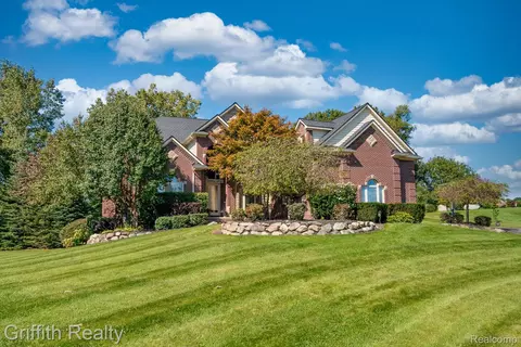 1804 Morgan Lake Ct, Brighton, MI 48114