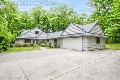 605 Morrish Rd, Flushing, MI 48433
