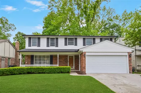 13936 Grove Park Dr, Sterling Heights, MI 48313