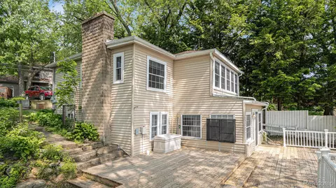 6288 Buckshore Dr, Whitmore Lake, MI 48189