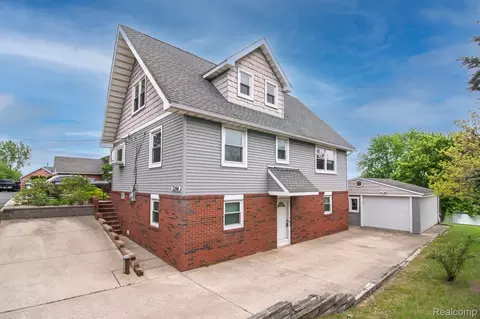3266 Benstein Rd, Commerce, MI 48382