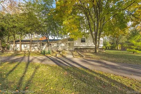 28290 Inkster Rd, Southfield, MI 48034