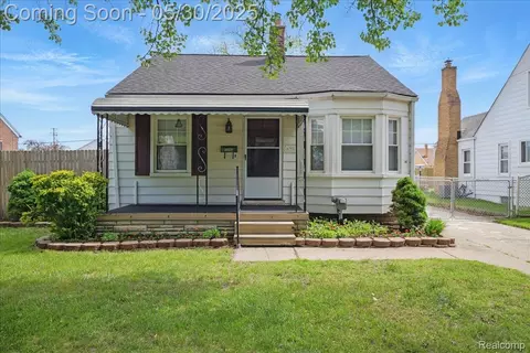 690 E Chesterfield St, Ferndale, MI 48220