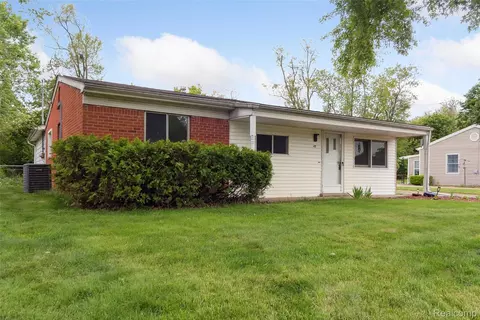 140 W Southfield Dr, Summit, MI 49203