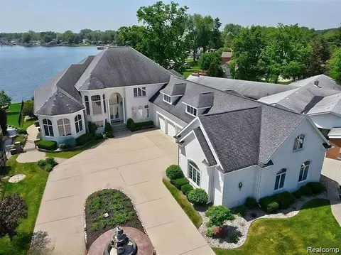 2571 N Long Lake Rd, Fenton, MI 48430