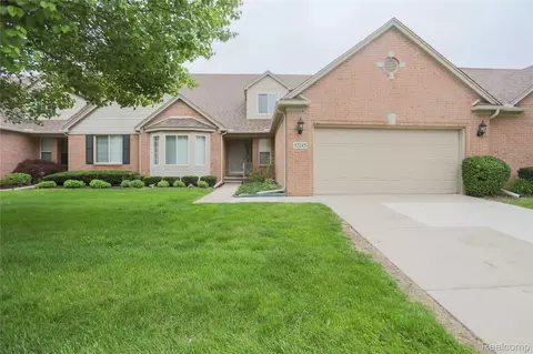 52245 Silvanna Ln, Macomb, MI 48042