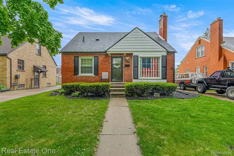 15237 Oceana Ave, Allen Park, MI 48101
