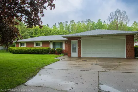 1220 Farnsworth Rd, Lapeer, MI 48446