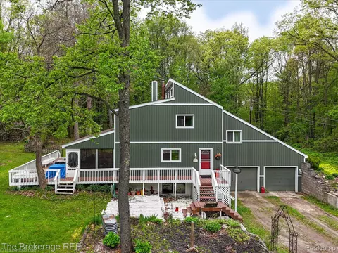 12445 Shaffer Rd, Springfield, MI 48350