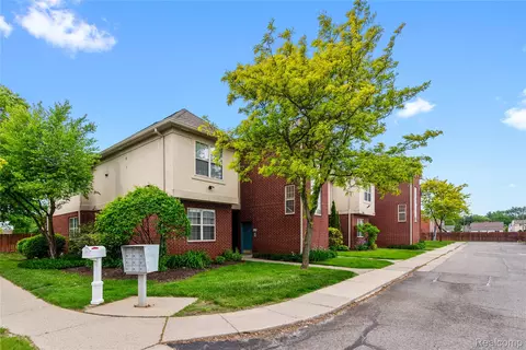 28806 5 Mile Rd, Livonia, MI 48154