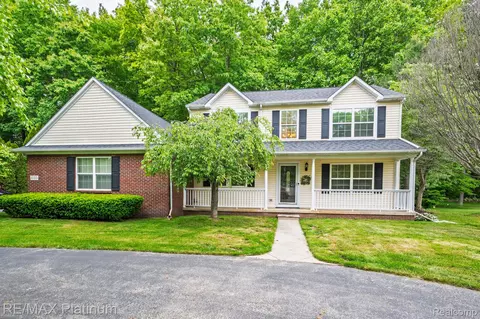 6103 Shadetree Ct, Genoa, MI 48843