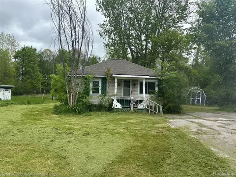 4466 Dove Rd, Port Huron, MI 48060