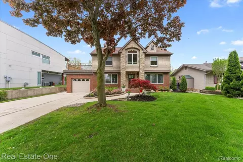 28395 Swan Island Dr, Grosse Ile, MI 48138
