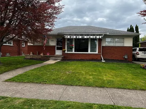 3125 Syckelmoore St, Trenton, MI 48183