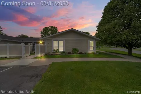 39725 Village Wood Ln #39, Novi, MI 48375