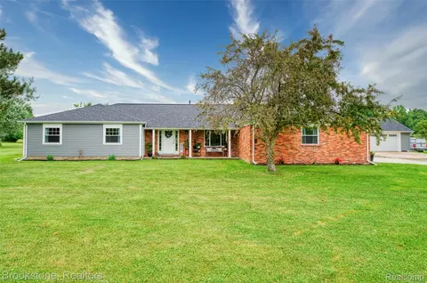 6245 Ray Rd, Swartz Creek, MI 48473