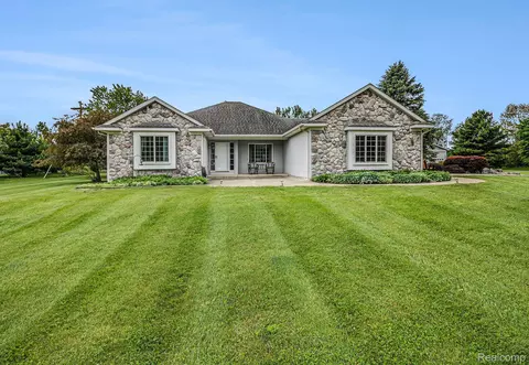 6268 Hazard Rd, Oceola, MI 48430