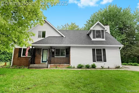 1473 Booth St, Howell, MI 48843