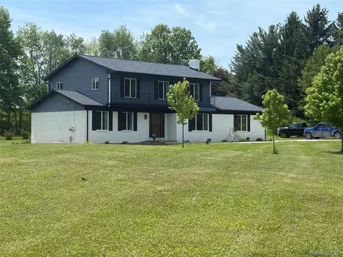 1700 Oakwood Rd, Brandon, MI 48462
