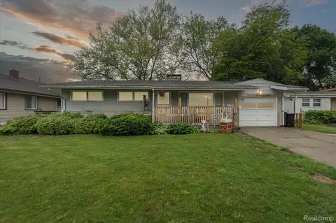 3307 Mackin Rd, Flint, MI 48504