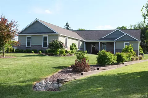 1041 Lancaster St, Lapeer, MI 48446