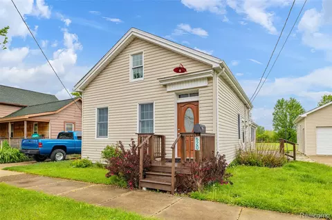 620 Robertson St, Marine City, MI 48039