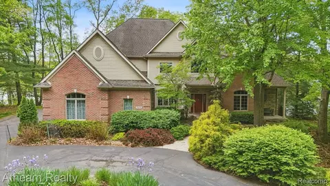 8373 Riverwalk Dr, Tyrone, MI 48430