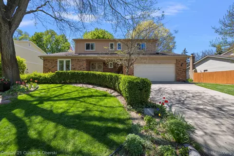 25455 Buckminster Dr, Novi, MI 48375