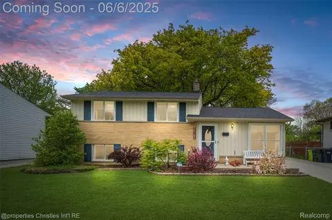 34143 Zimmer Dr, Sterling Heights, MI 48310
