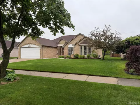 39762 Lembke Dr, Sterling Heights, MI 48313