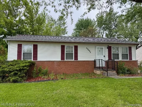 29054 Burning Tree Ln, Romulus, MI 48174 photo 1