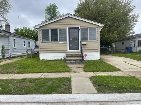 8283 Paige Ave, Warren, MI 48089