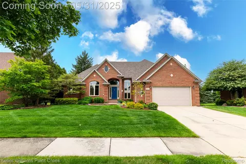 40637 Riverbend Dr, Sterling Heights, MI 48310