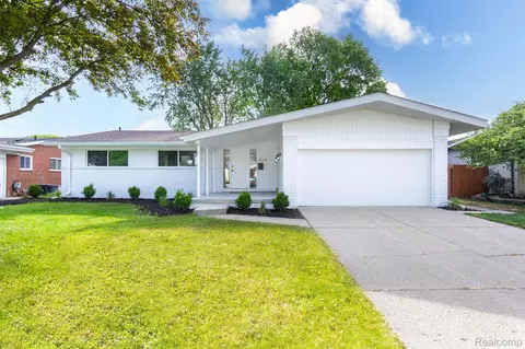 30238 Freda Dr, Warren, MI 48093