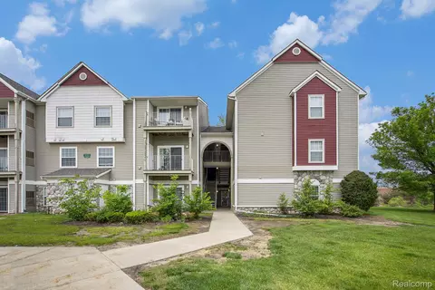 15240 Silver Pkwy #308, Fenton, MI 48430