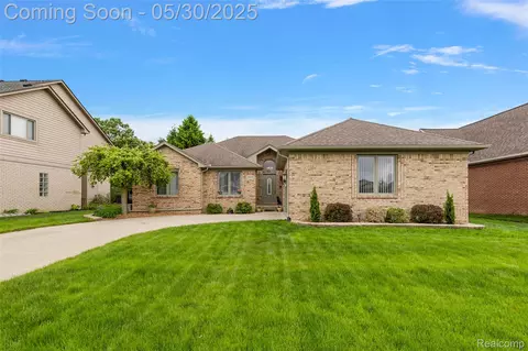 16106 Nathan Dr, Macomb, MI 48044