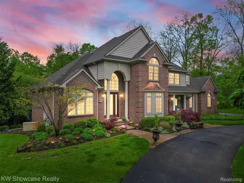 320 N Berkshire Rd, Bloomfield Township, MI 48302